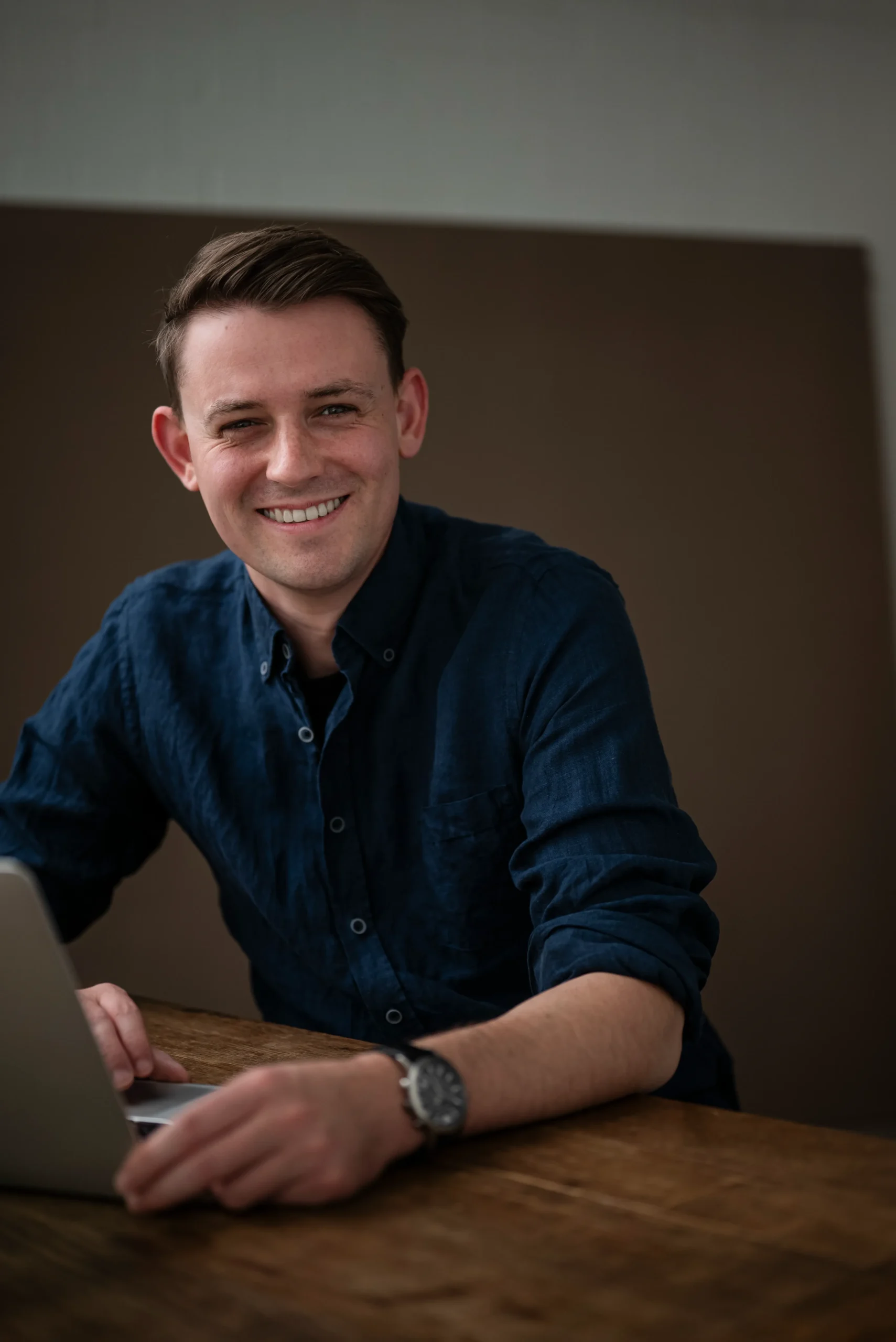 Felix, Gründer von Happy Hyperlink, bietet Webseiten für Unternehmen, Selbständige, Gründer und Vereine in ganz Deutschland an.