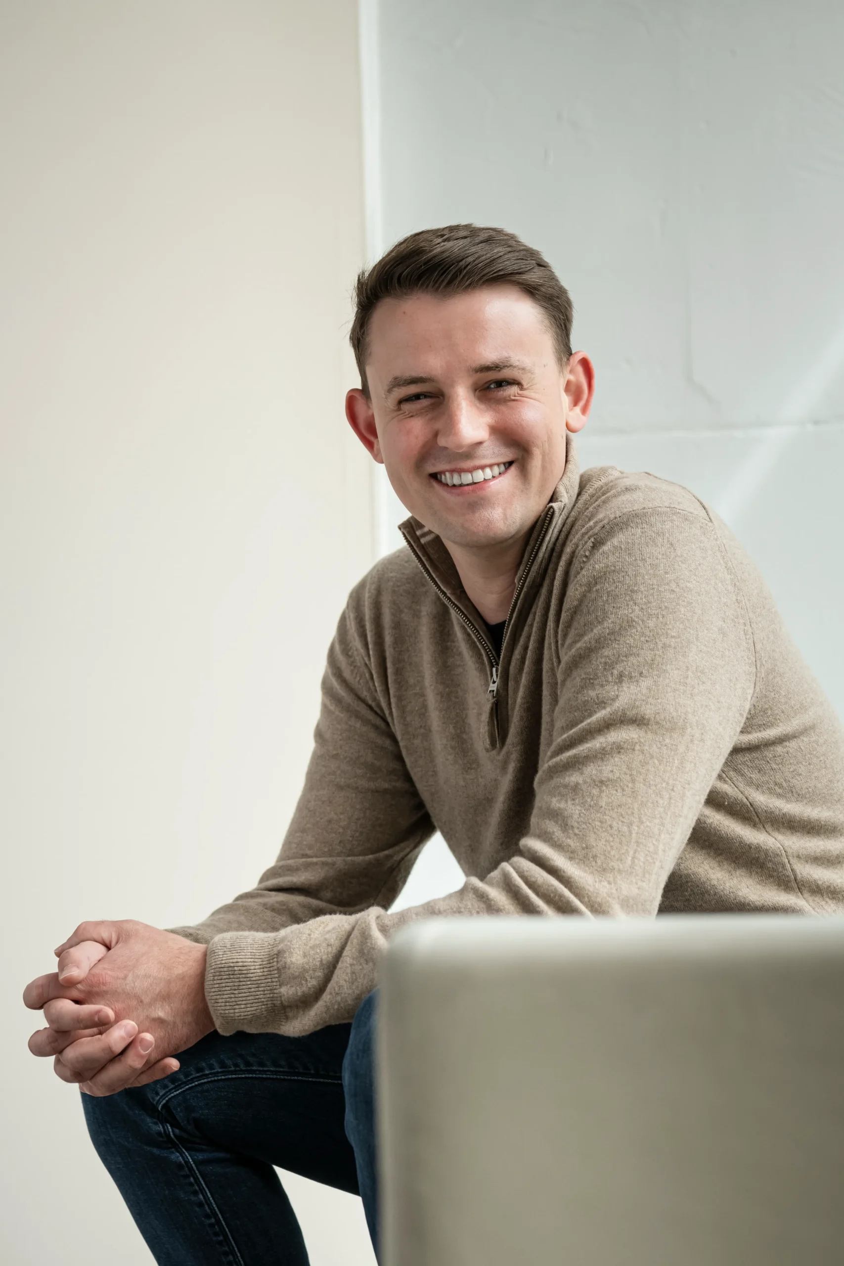 Felix, Gründer von Happy Hyperlink, bietet Webseiten für Unternehmen, Selbständige, Gründer und Vereine in ganz Deutschland an.